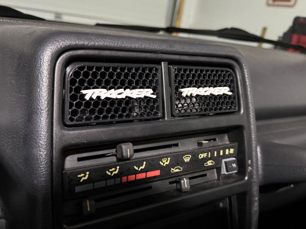 92–95 Geo Tracker Center Vent Kit – “Tracker” Lettering